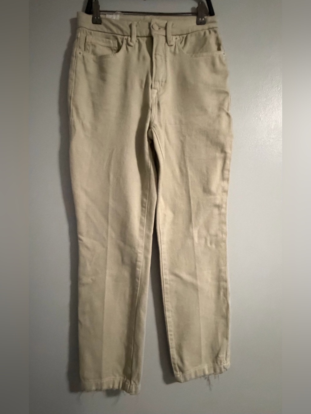 Good American Boot Cut Jeans in Light Beige